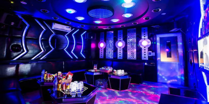 Chiêm bao thấy vợ hàng xóm trong quán Karaoke